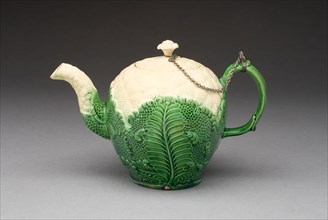 Teapot, 1765/80, England, Staffordshire, Staffordshire, Lead-glazed earthenware (creamware), 17.6 x