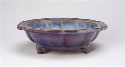 Lobed Basin for Flowerpot, Ming dynasty (1368–1644), 15th century, China, Jun ware, stoneware with