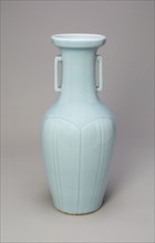 Vase with Rectangular Handles, Qing dynasty (1644–1911), Qianlong reign mark and period