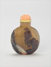 Snuff Bottle with Two Egrets Among Lotuses, Qing dynasty (1644–1911), 1800–1900, China, Grey,
