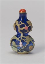 Gourd-Shaped Snuff Bottle with Trailing Vines and Flower Heads, Qing dynasty (1644–1911),