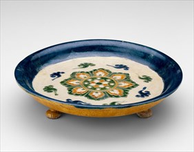 Footed Dish with Lotus Medallion and Cloud Scrolls, Tang dynasty (618–907 A.D.), first half of 8th
