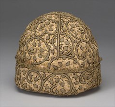 Man’s Cap, 1575/1600, England, Linen, plain weave, embroidered with silk, gilt-strip-wrapped silk,