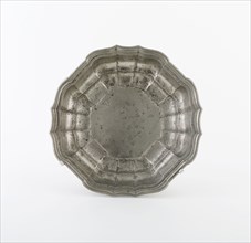 Basin, Mid 18th century, Mark of I. L., Germany, Pewter, 3.8 x 23.5 cm (1 1/2 x 9 1/4 in.)