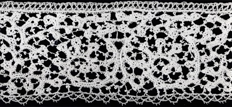 Border, Early 18th century, Italy, Linen, bobbin part lace, continuous clothwork tapes, 9.7 x 11.5