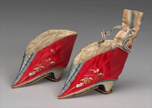 Woman’s Shoes, Qing dynasty (1644–1911), 19th century, China, Blue and red sateen, gilt trim, a. 8
