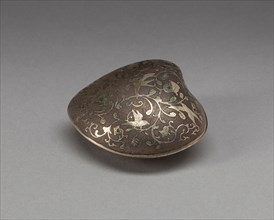 Box in the Form of a Clamshell, Tang dynasty (618–907 A.D.), c. 700/50, China, Silver with parcel