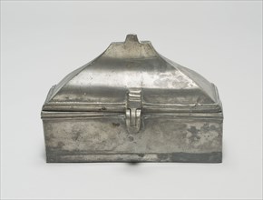 Chrismatory, possibly 17th century, France, Pewter, 10.5 × 14.6 × 7.9 cm (4 1/8 × 5 3/4 × 3 1/8 in
