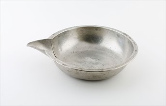 Basin with Spout, c. 1750, England, Pewter, 6.4 × 25.4 × 31.1 cm (2 1/2 × 10 × 12 1/4 in. with