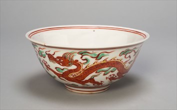 Bowl with Dragons Chasing Flaming Pearls amid Clouds, Ming dynasty (1368–1644), 16th century,