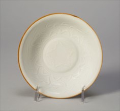 Dish with Stylized Lotus Flowers, Yuan dynasty (1279–1368), China, Glazed porcelain with underglaze