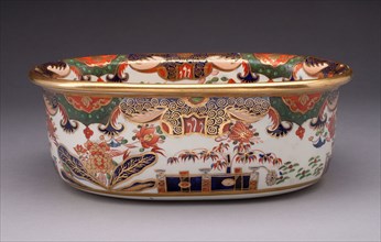 Wine Cistern, c. 1820, England, Porcelain, Imari decoration, 10.5 × 28 × 19.2 cm (4 1/8 × 11 × 7