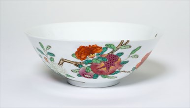 Bowl with Fruiting and Flowering Pomegranate Sprays, Qing dynasty (1644–1911), Qianlong reign mark