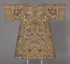 Dalmatic, 17th century, Spain or Italy, Spain, Silk, plain weave with twill interlacings of