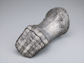 Mitten Gauntlet for the Left Hand, c. 1510/20, Italian, Italy, Steel and textile, L. 29.2 cm (11