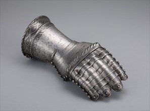 Mitten Gauntlet for the Right Hand, c. 1540, Southern German, Augsburg, Augsburg, Steel and