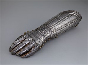 Parrying Gauntlet, 1550/1575, Italian, Italy, Steel, iron, linen textile, and leather, L. 44.5 cm