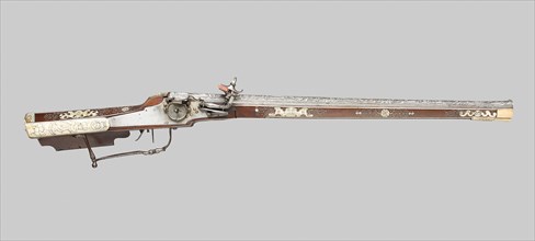 Wheellock Rifle, 1580, German and Italian, Germany, Walnut stock with horn inlay, L. 81.3 cm (32 in