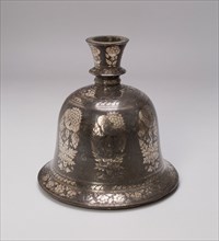 Bell-Shaped Huqqa Base with Floral Design, 18th/19th century, India, Deccan, Hyderabad, Zinc alloy