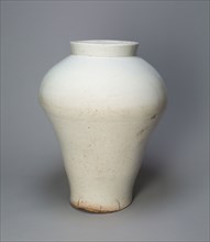 Jar, Joseon dynasty (1392–1910), early 18th century, Korea, Korea, Porcelain, H. 42.2 cm (16 5/8 in