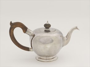 Teapot, 1740/55, Jacob Hurd, American, 1702/03–1758, Boston, Boston, Silver and walnut, 12.7 × 22.9