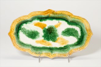 Elongated Foliate Dish with Fish and Central Floret, Liao (907–1124) or Jin dynasty (1115–1234),