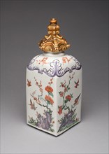 Square-Sectioned Bottle, c. 1725, Du Paquier Porcelain Manufactory, Austrian, 1718-1744, Vienna,