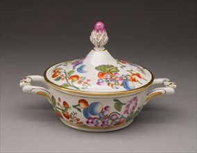 Covered Bowl, c. 1735, Du Paquier Porcelain Manufactory, Austrian, 1718-1744, Vienna, Hard-paste