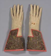 Pair of Men’s Gloves, 1625/50, England, Gloves: white kid leather, gauntlets: linen, plain weave,