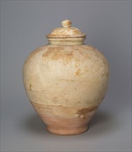 Covered Jar, Tang dynasty (618–906), early 8th century, China, Slip-coated earthenware, H. 35.6 cm