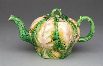 Teapot, 1760/75, Staffordshire, England, Staffordshire, Lead-glazed earthenware (creamware), 12.5 x