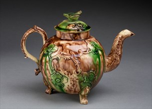 Teapot, 1760/70, Staffordshire, England, Staffordshire, Lead-glazed earthenware (creamware), 14.6 x