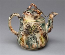 Teapot, 1760/70, Staffordshire, England, Staffordshire, Lead-glazed earthenware (creamware), 14.3 x