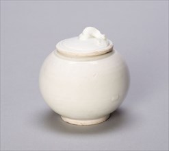 Covered Globular Jar, Song dynasty (960–1279), China, Ding-type ware, glazed porcelain, H. 4.7 cm