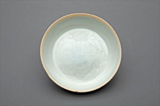 Dish with Sketchy Floral Scrolls, Song dynasty (960–1279), China, Qingbai ware, porcelain with