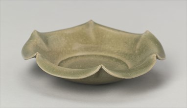 Dish with Inverted Petal-Lobed Rim, Northern Song dynasty (960–1127), China, Yaozhou ware, glazed