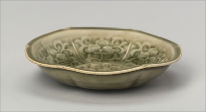 Dish with Petal-Lobed Rim, Stylized Peony, and Sickle-Leaf Scrolls, Northern Song dynasty