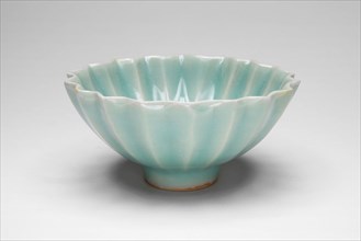 Fluted Bowl, Southern Song dynasty (1127–1279), China, Longquan ware, stoneware with underglaze