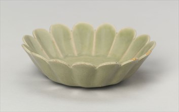 Scalloped-Rimmed Dish, Southern Song dynasty (1127–1279), China, Yaozhou ware, glazed stoneware, H.