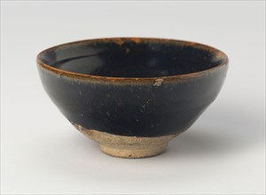 Bowl with Striated Petals, Song (960–1279) or Jin dynasty (1115–1234), c. 12th/13th century, China,