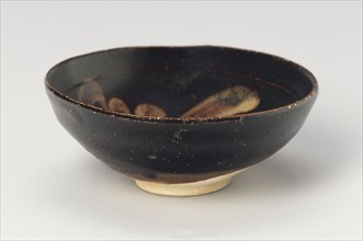 Bowl with Calligraphic Strokes, Southern Song (1127–1279) or Yuan dynasty (1271–1368), c. 12th/14th