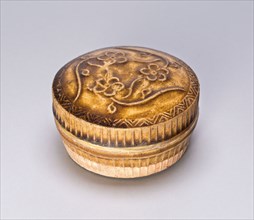 Covered Cosmetic Box with Floret Scrolls, Song (960–1279) or Yuan dynasty (1279–1368), c. 12th/13th
