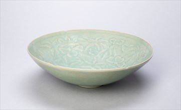Lobed Bowl with Hibiscus and Floral Medallion, Goryeo dynasty (918–1392), 12th century, Korean,