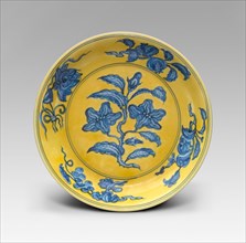 Dish with Floral and Fruit Sprays (Gardenia Dish), Ming dynasty, Hongzhi reign mark and period