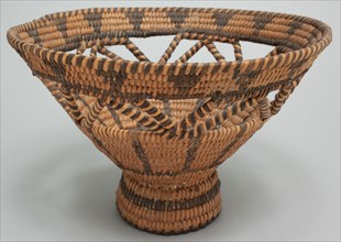 Papago, Native American, Basket, between 1890 and 1910, willow and devil's claw (martynia),