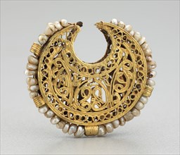 Islamic, Egyptian, Part of an Earring, 1000/1100, Seed pearls and gold filigree, Height x width: 1