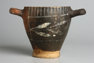 Black-finished skyphos with painted decoration on the rim, white decoration: A = B - laurel branch,