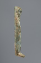 Ushabti, Mummy-shaped figurine, funerary gift, hoes. Very schematically shaped; hands crossed on