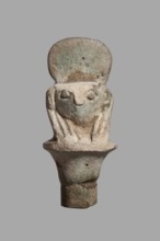 Amulet - falcon head on a column; papyrus capital of the column shows a falcon head in a striped