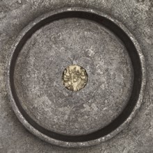 Platter with a gold medallion of Theodosius II, Byzantine workshop. Flat platter on a ring-shaped